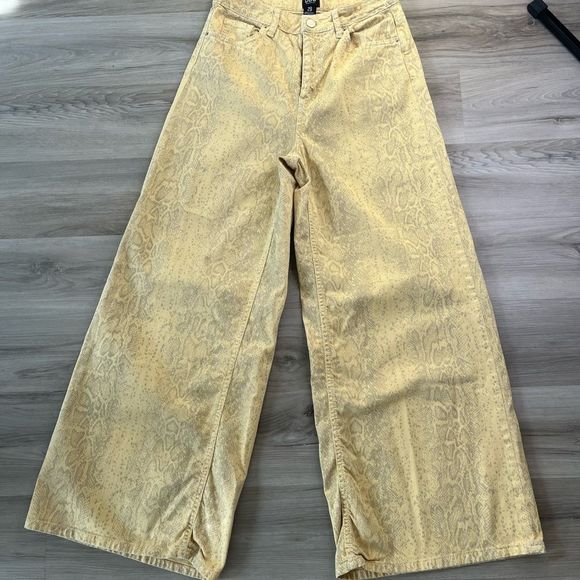 Urban Outfitters BDG 29 Yellow Snakeskin Super Flare Leg Jeans - Picture 11 of 15